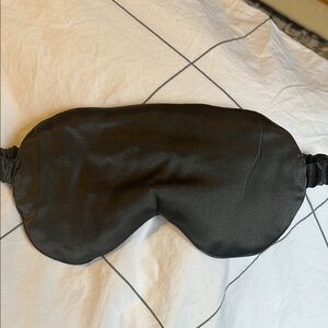Mulberry Silk Eyemask by BROOKLINEN